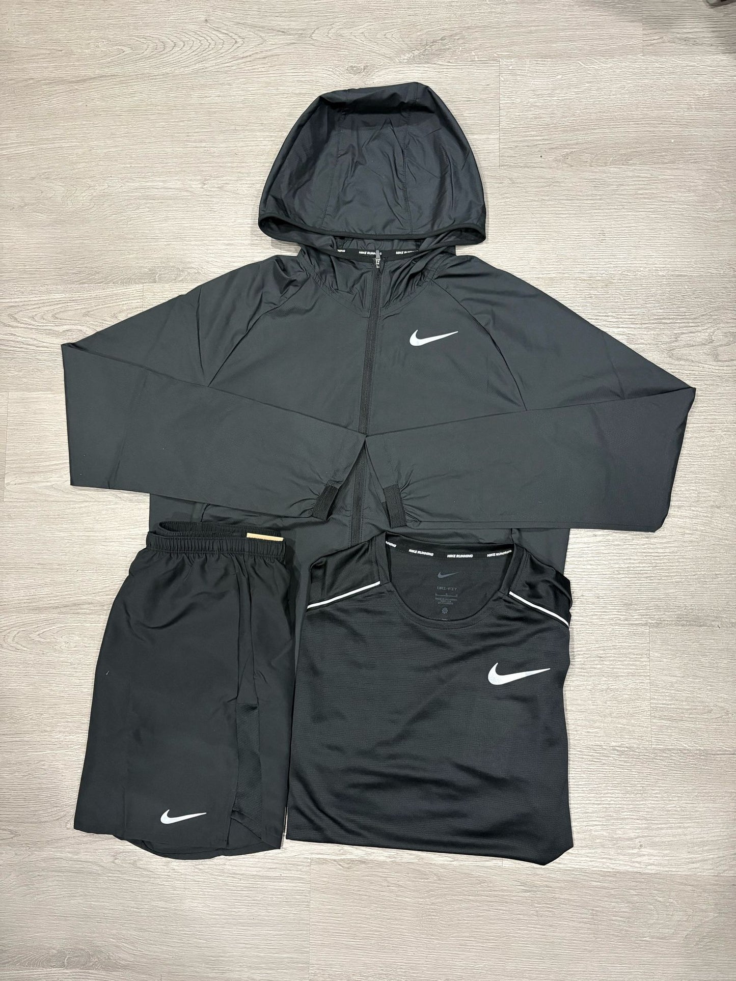 Nike Essential 3 Piece Set